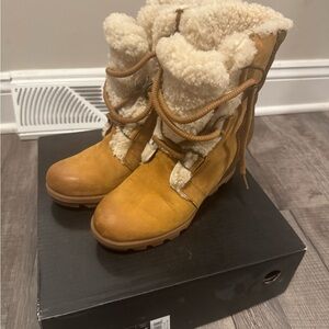 Sorel Joan Of Artic Wedge II Shearling Boots size 7.5.